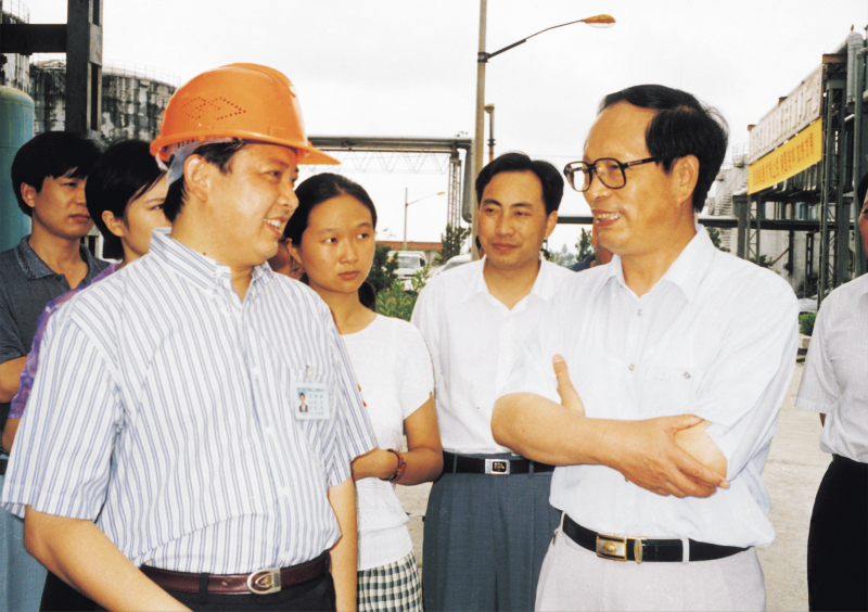 湖北省委书记贾志杰在舒心先生的陪同下，对我公司进行了视察。